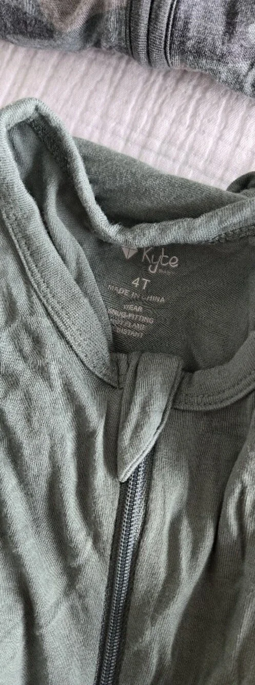 Kyte Baby Zippered Romper in Pine(??) — 4T | EUC